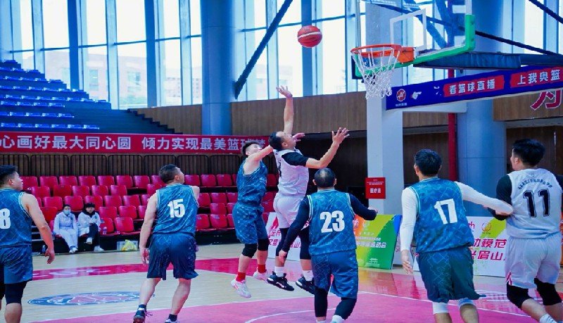 1742261886964428.jpg 同题参见我校篮球教师代表队与眉山市各