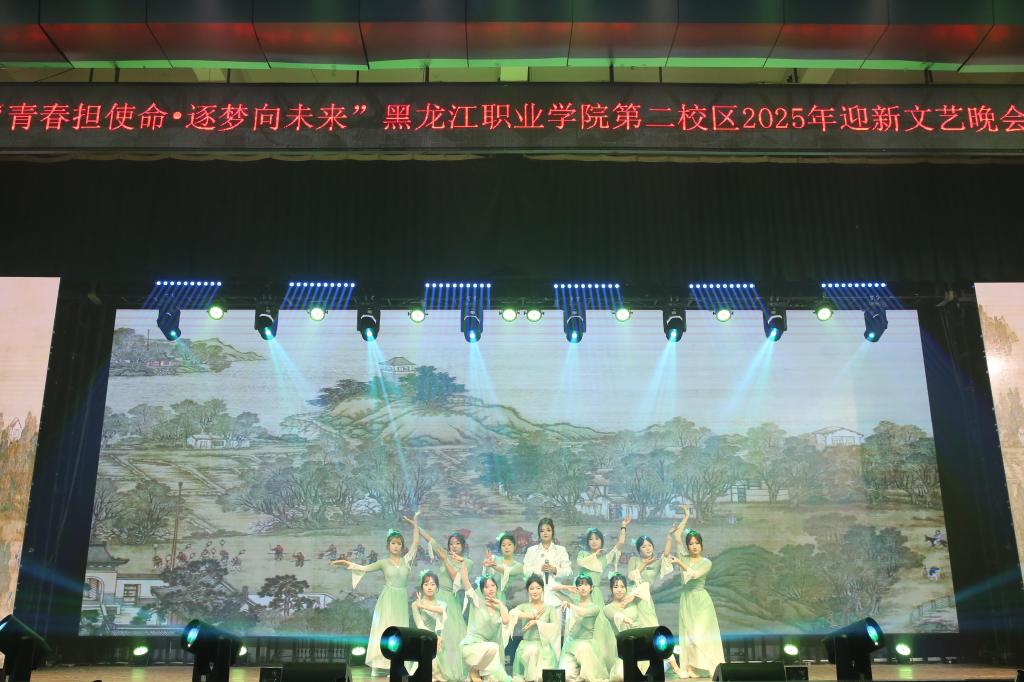 副校长何志鹏