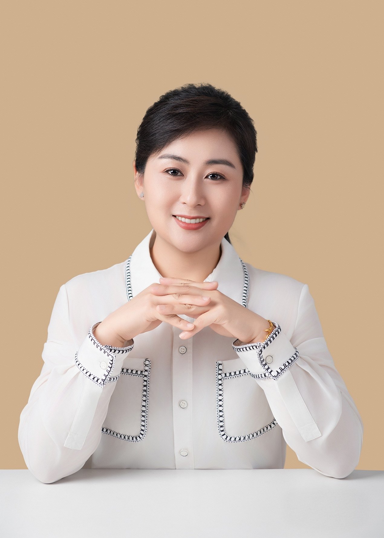 曾获学校“十大名师”荣誉称号