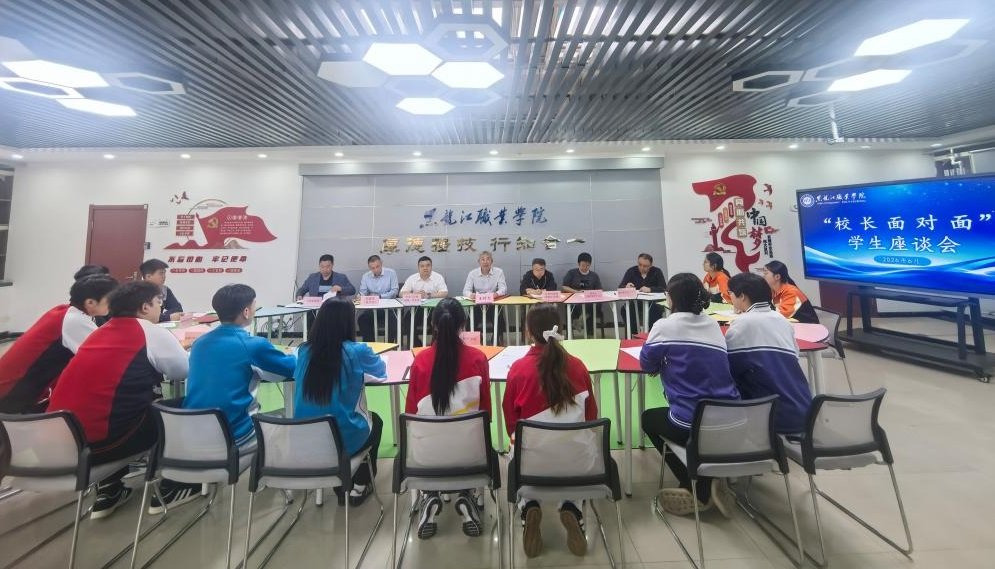 调研组先后参观了铺路石文化中心