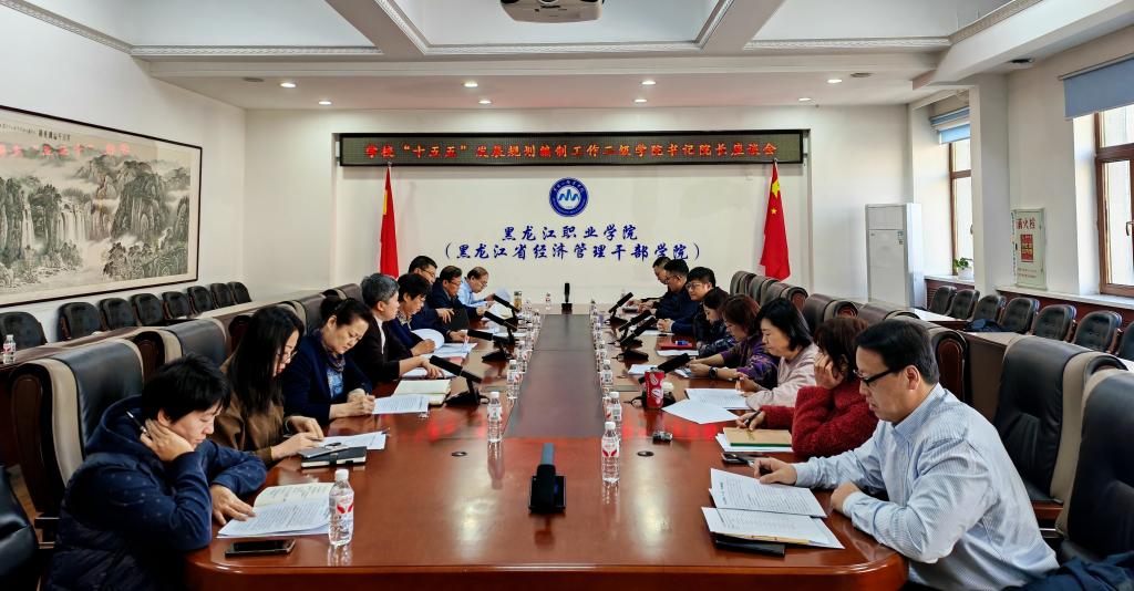 学校党委书记崔治春